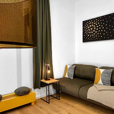 Leni Living - Klein! Fein! Dein! * Мюнхен